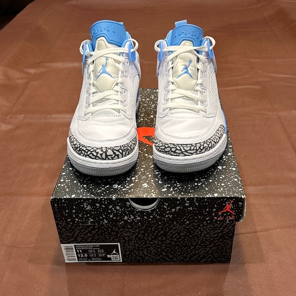Jordan Men’s White and University Blue Retro Basketball Sneakers - Picture 2 of 6